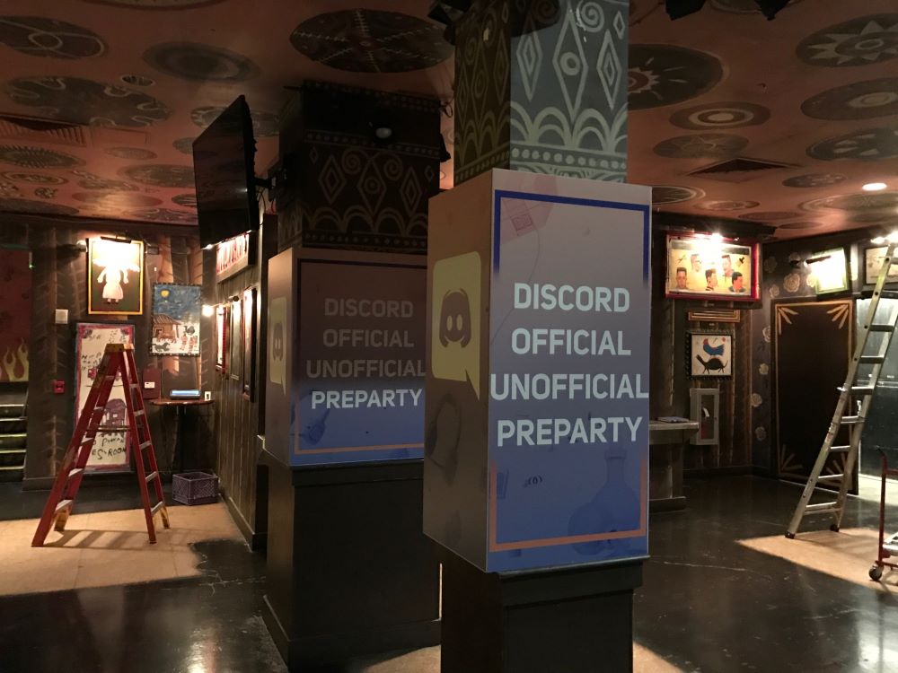 Indoor pillar wrap signage with event graphics on square columns in Chicago Downtown.