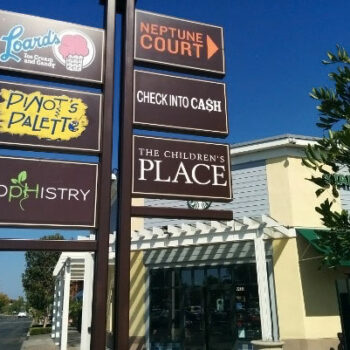 Outdoor shopping directional sign