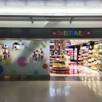 Retail store custom signage and graphics by Columbus sign company