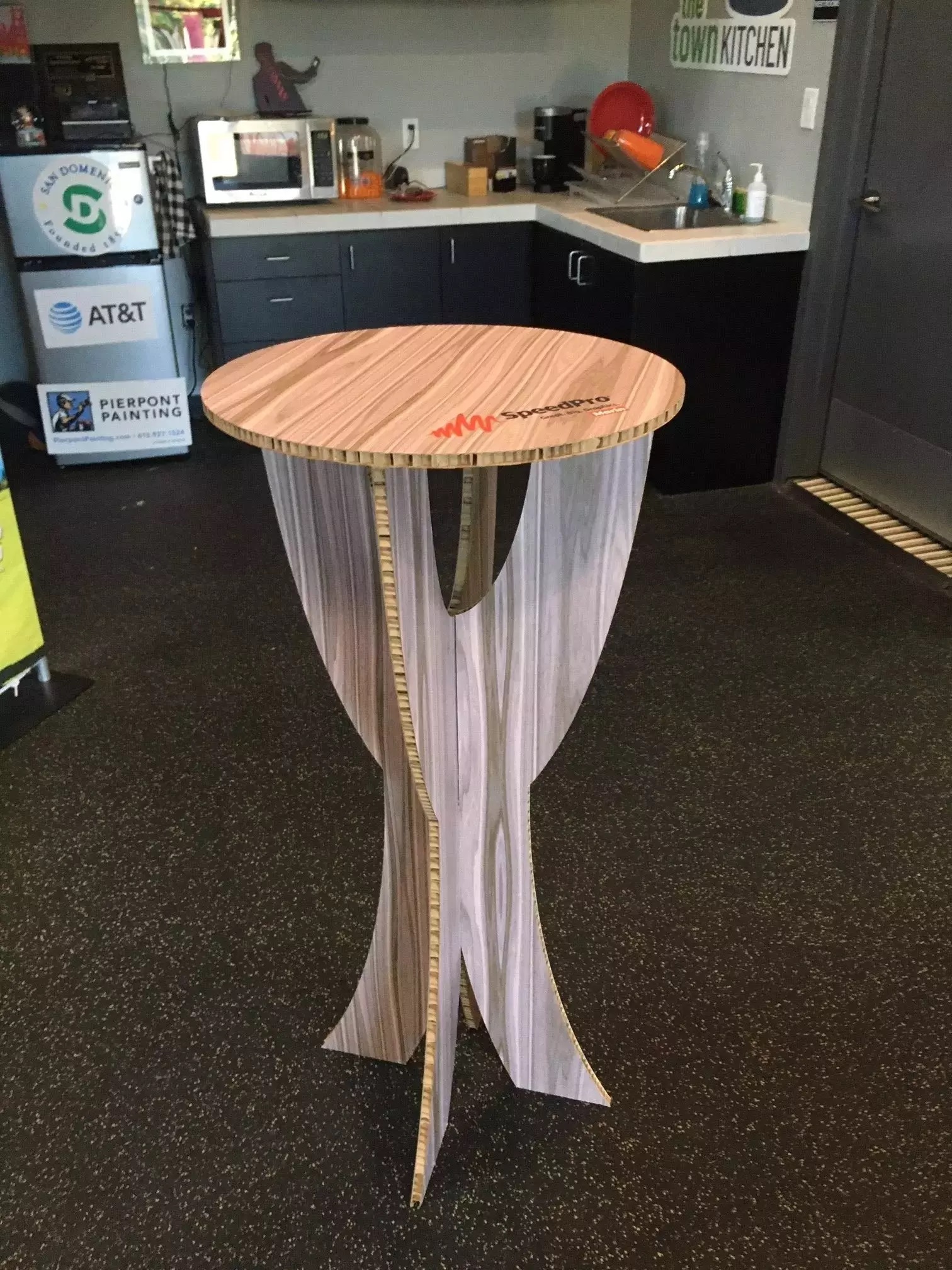 Cardboard furniture and disposable furniture for trade shows