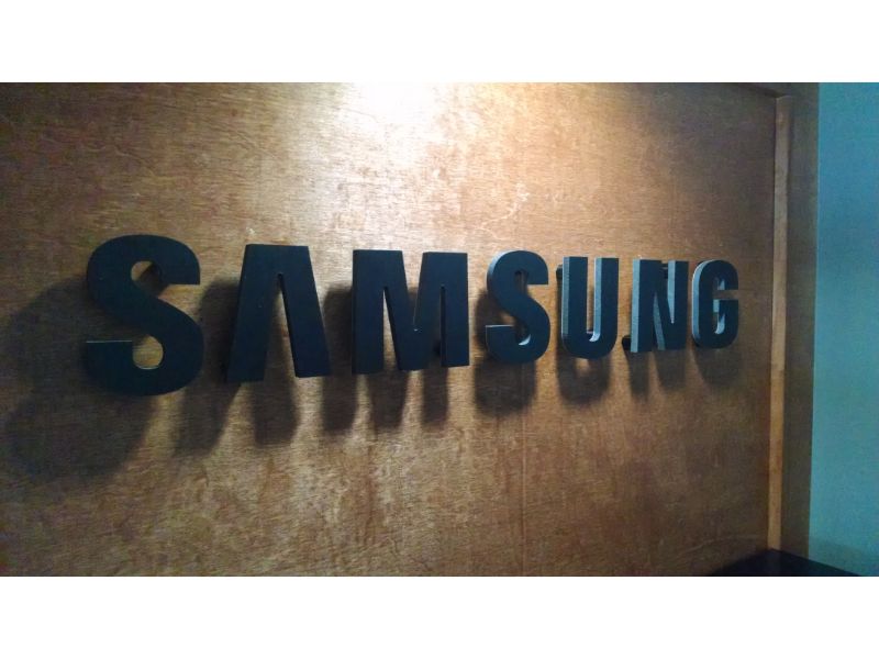 Black Samsung wall lettering