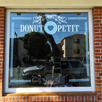 Donut Petit window graphic