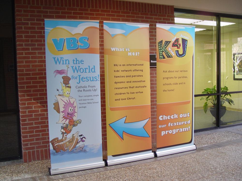 VBS retractable banner stands