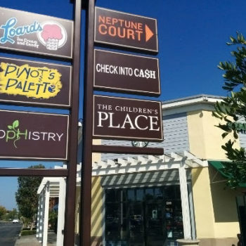 Outdoor shopping directional sign