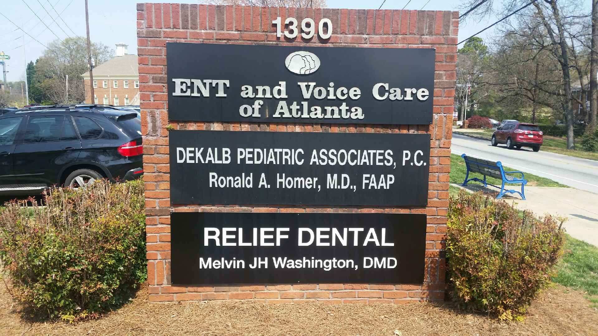 Roadside dental sign