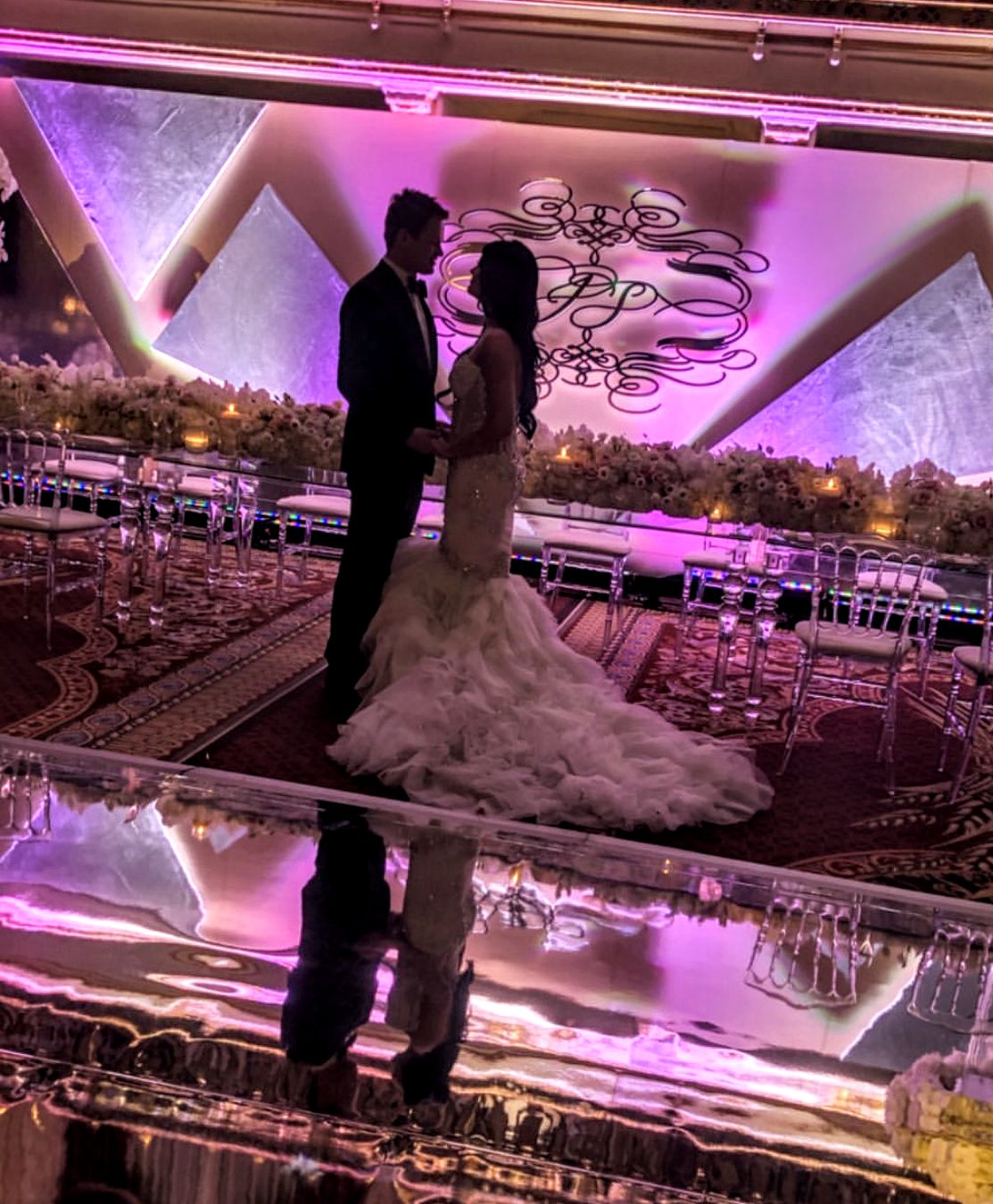 Wedding couple in front of mirror sign 