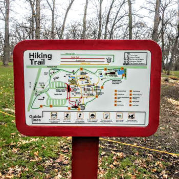 Hiking directional sign 