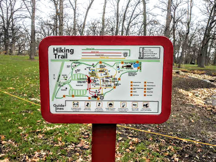 Hiking directional sign 