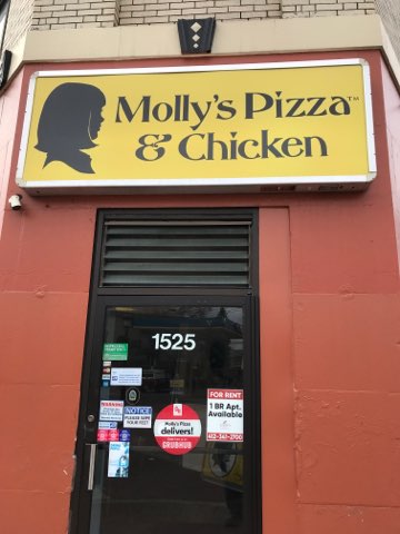 Molly's Pizza and Chicken outdoor signage