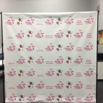 Screen featuring the Girls on the Run logo with stars 