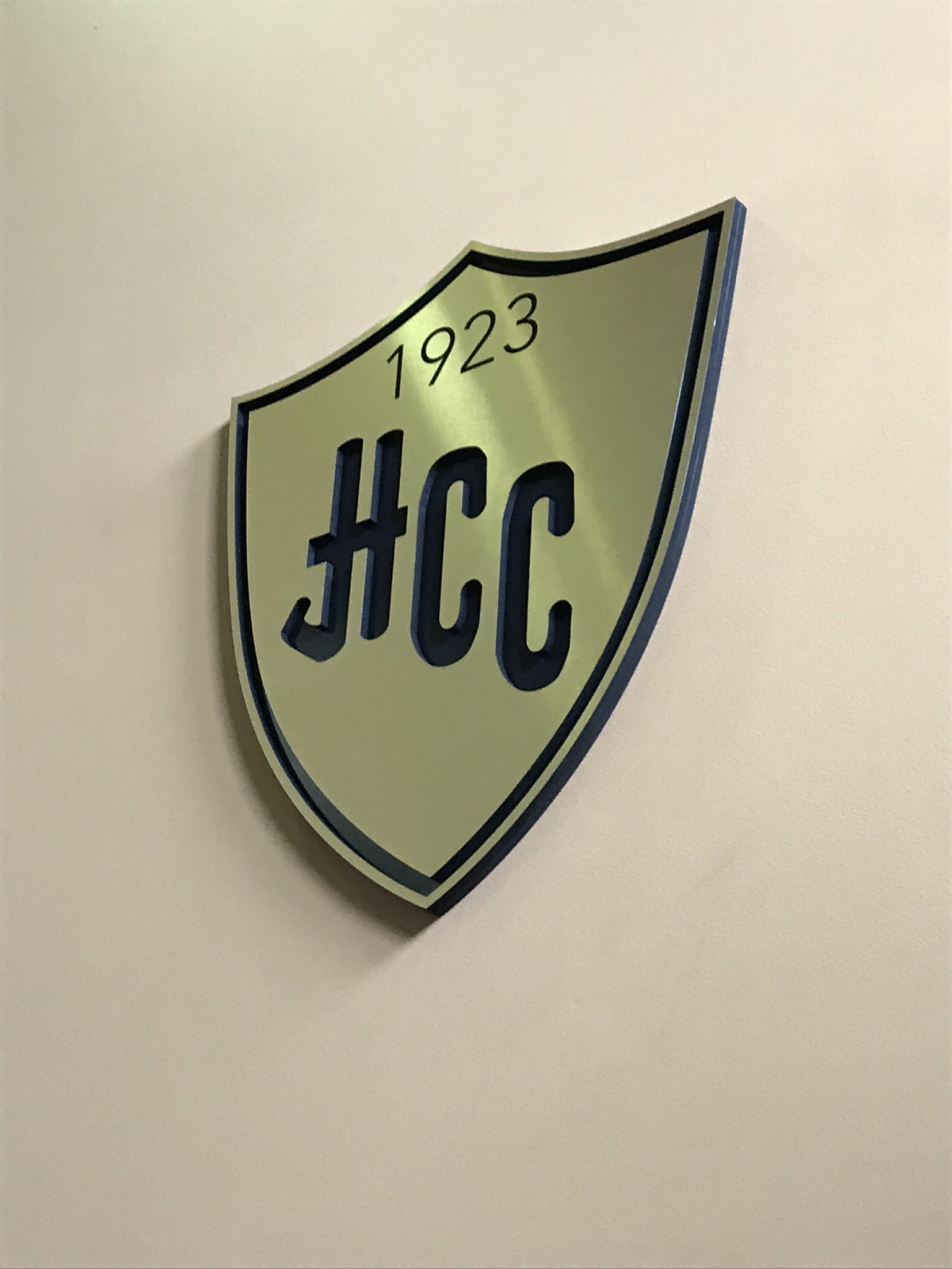 Indoor wall plaque for HCC 1923