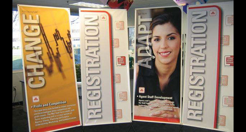 retractable registration banners