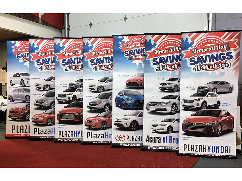 Vehicle retractable banner stands