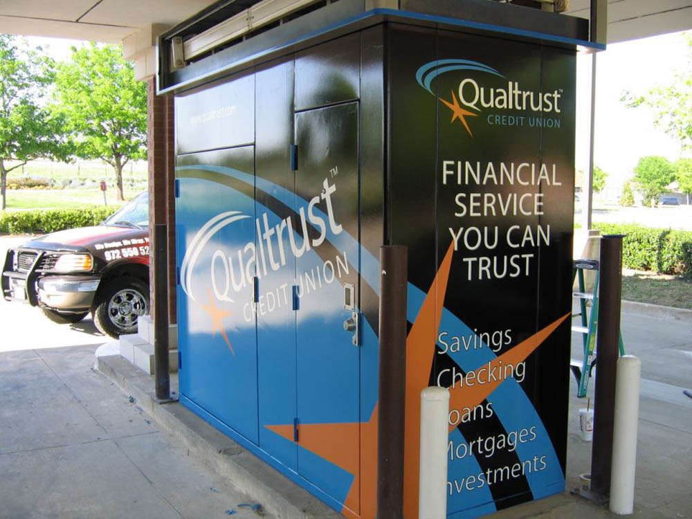 Qualtrust Credit Union outdoor signage